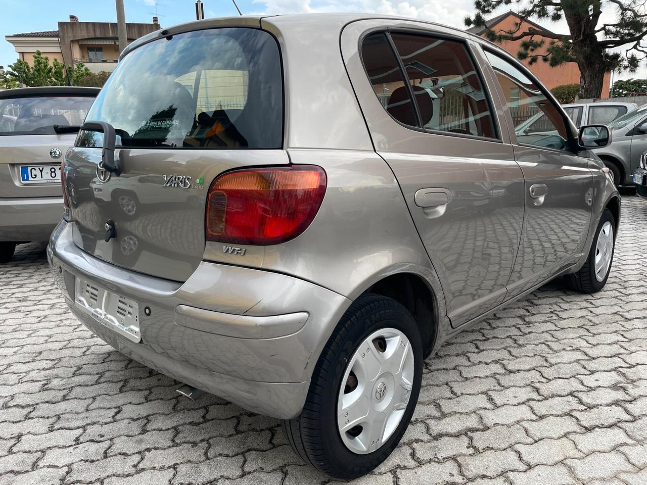 Toyota Yaris 1.0i 16V cat 5 porte Sol