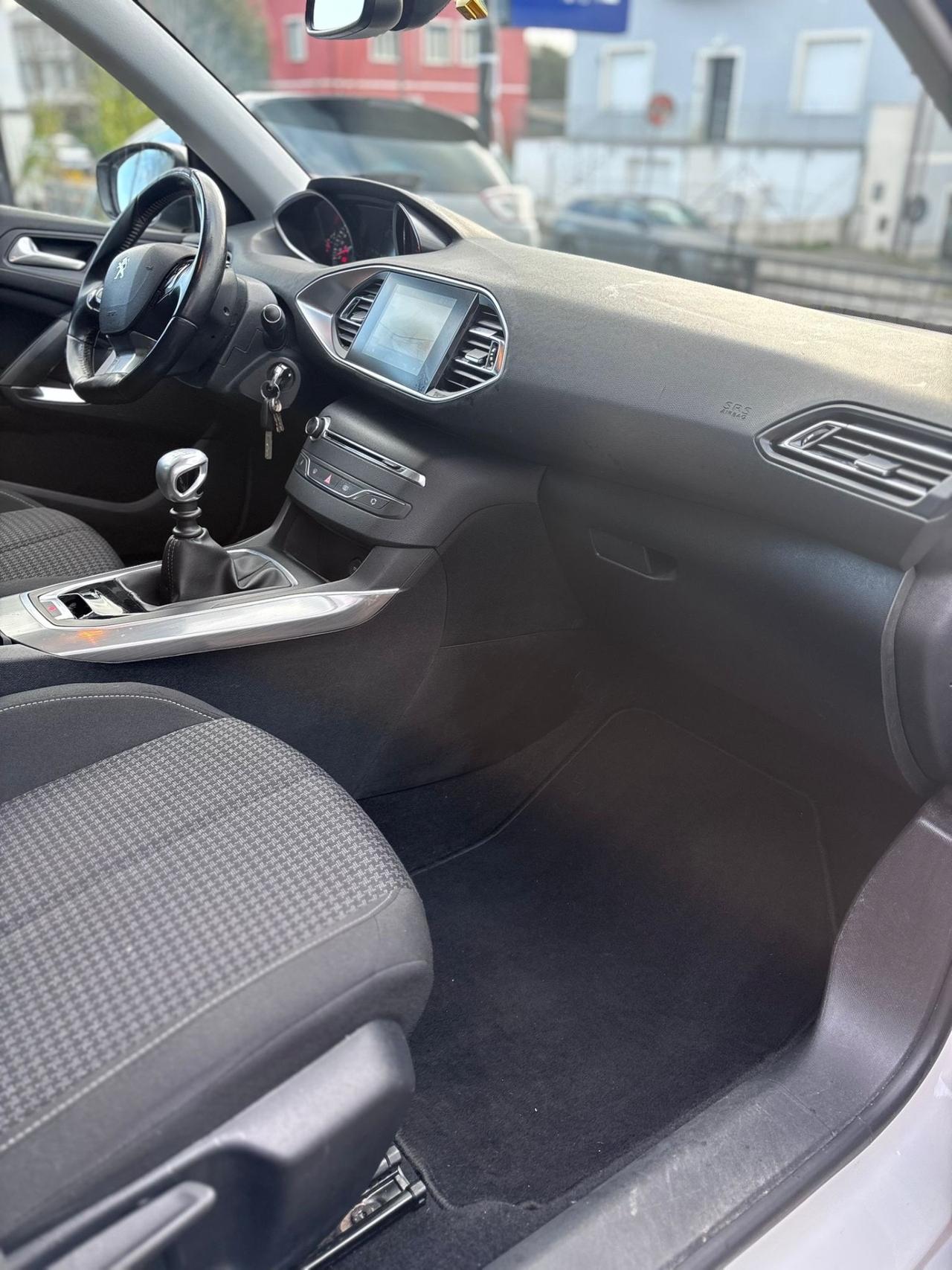 Peugeot 308 BlueHDi 130 S&S SW Allure