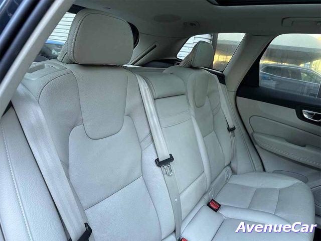 VOLVO XC60 b5 Inscription awd TETTO TELECAMERA IVA ESPOSTA