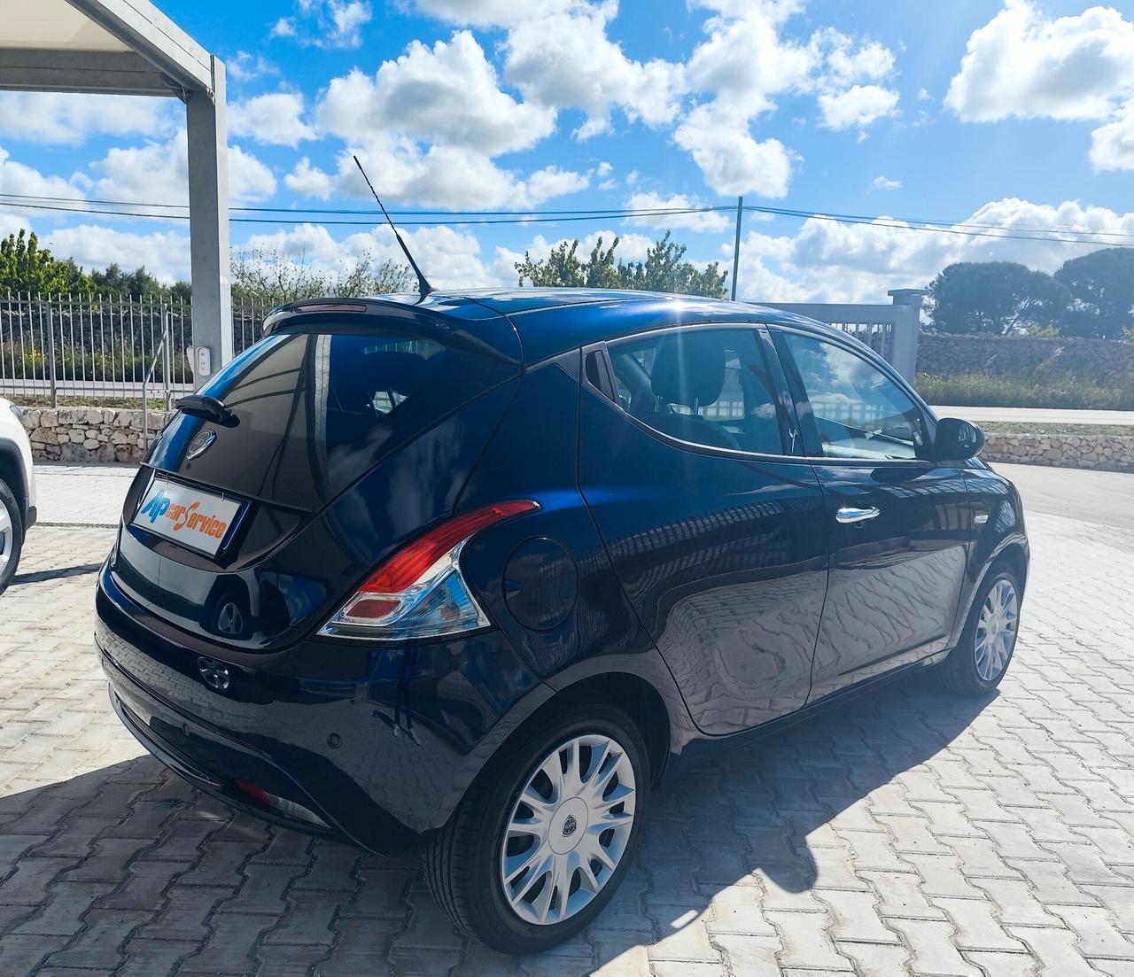 Lancia Ypsilon 1.2 69 CV 5 porte Silver