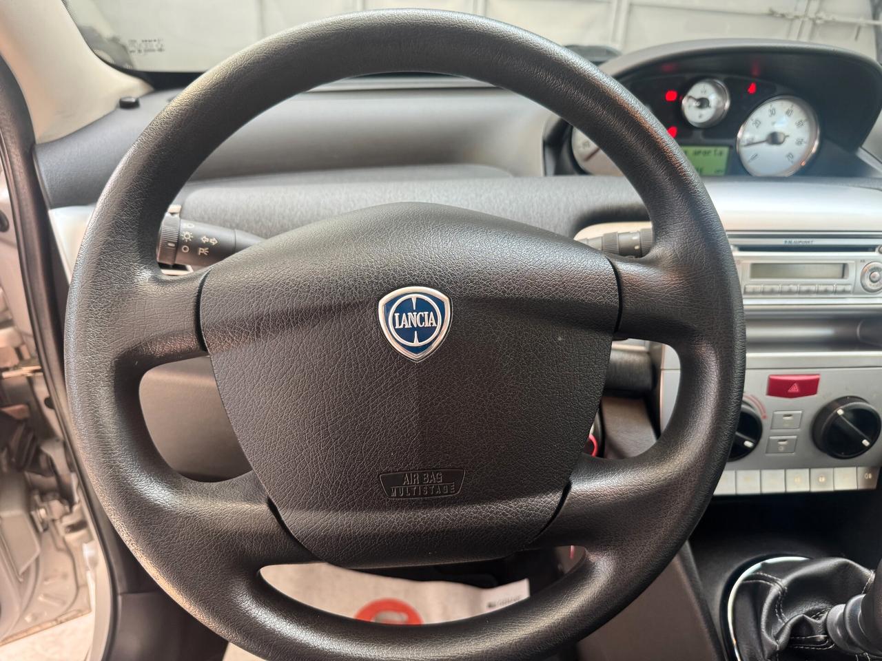 Lancia Ypsilon 1.2 69 CV Unyca