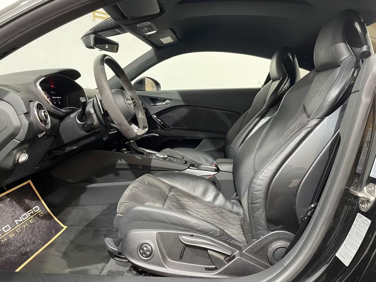 Audi TT RS 2.5 TFSI quattro scarico sportivo telecamera