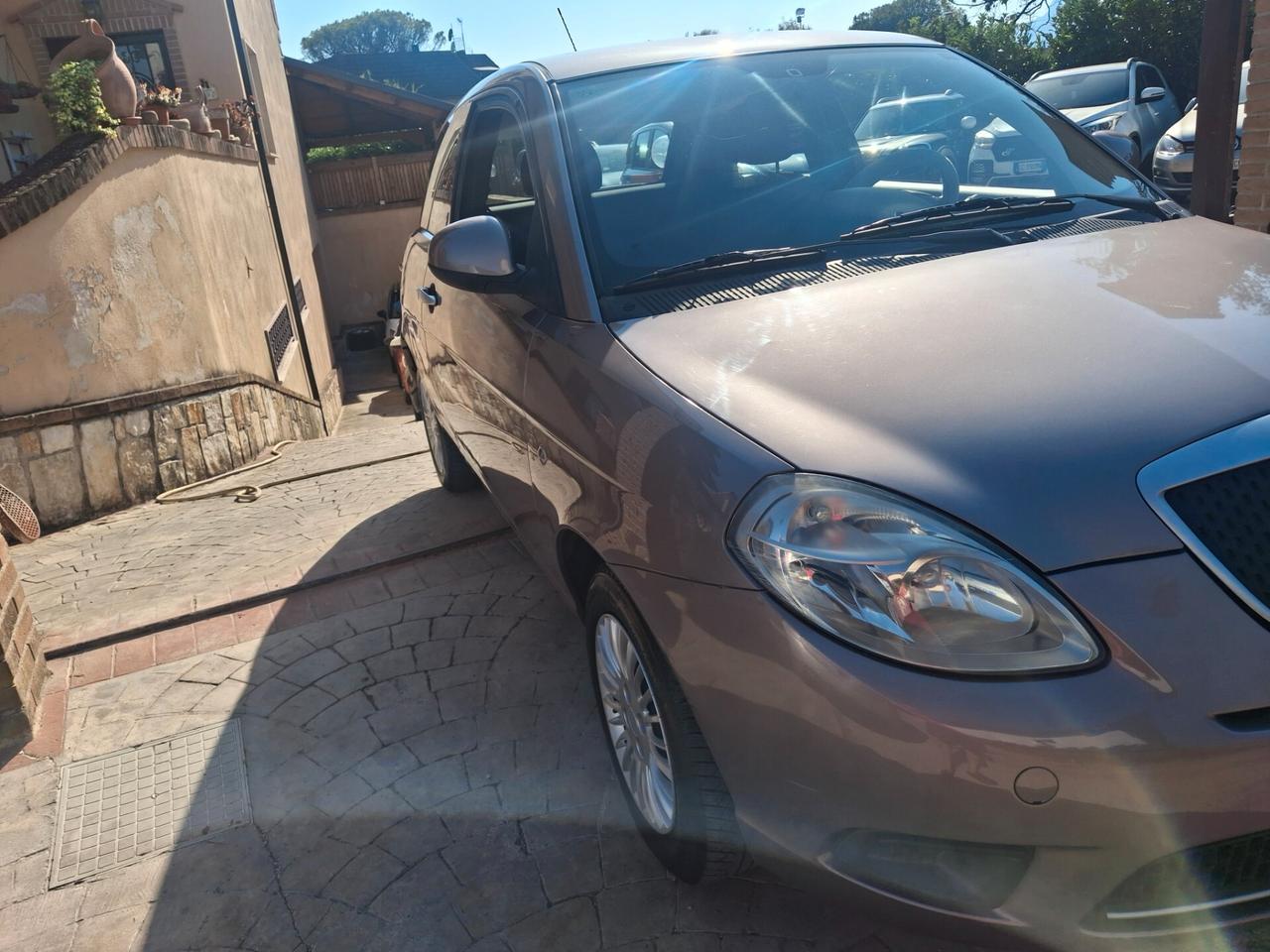 Lancia Ypsilon 1.2 Argento neopatentati