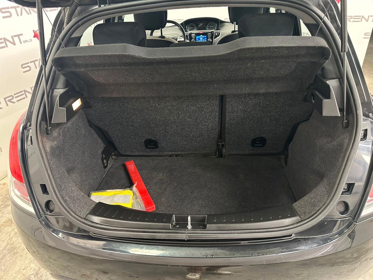 Lancia Ypsilon 1.3 MJT 16V 95 CV 5 porte S&S Silver