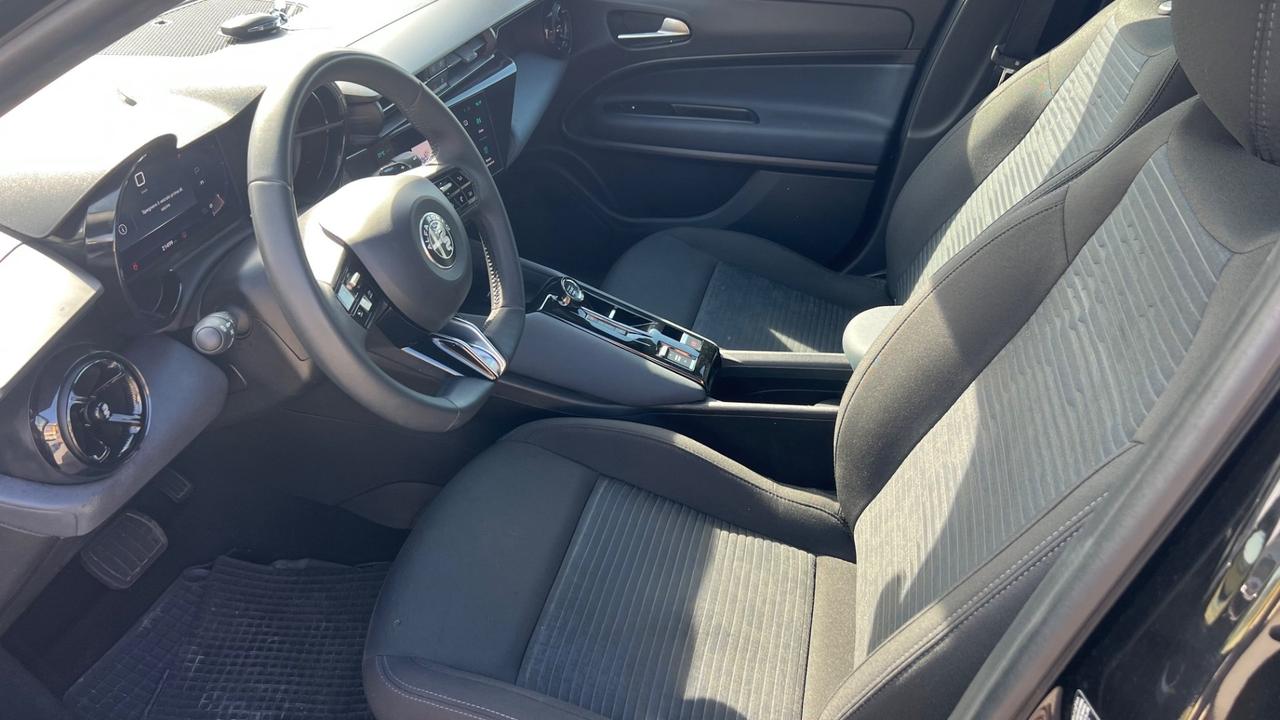 Alfa Romeo Junior 1.2 136 CV Hybrid eDCT6 Speciale