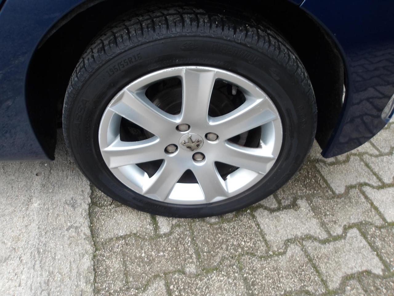 Peugeot 207 5 Porte 207 5p 1.6 hdi 16v XS