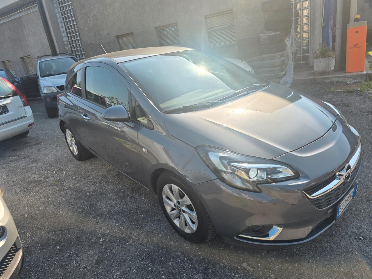 Opel Corsa 1.2 Coupé b-Color