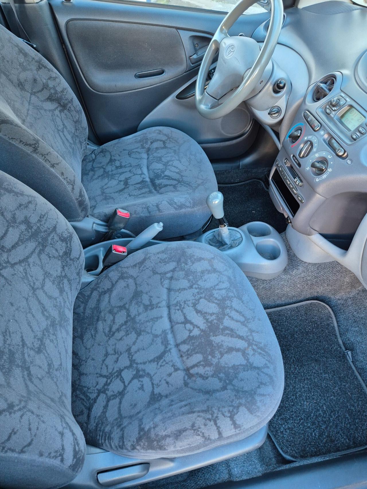 Toyota Yaris 1.0i 16V cat 5 porte