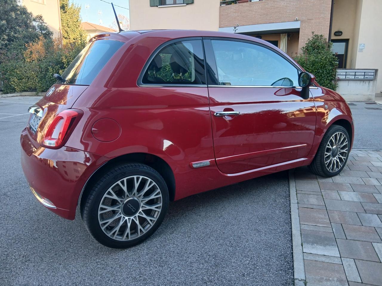 Fiat 500 1.2 Lounge tua a € 193 mese adatta per neo patentati