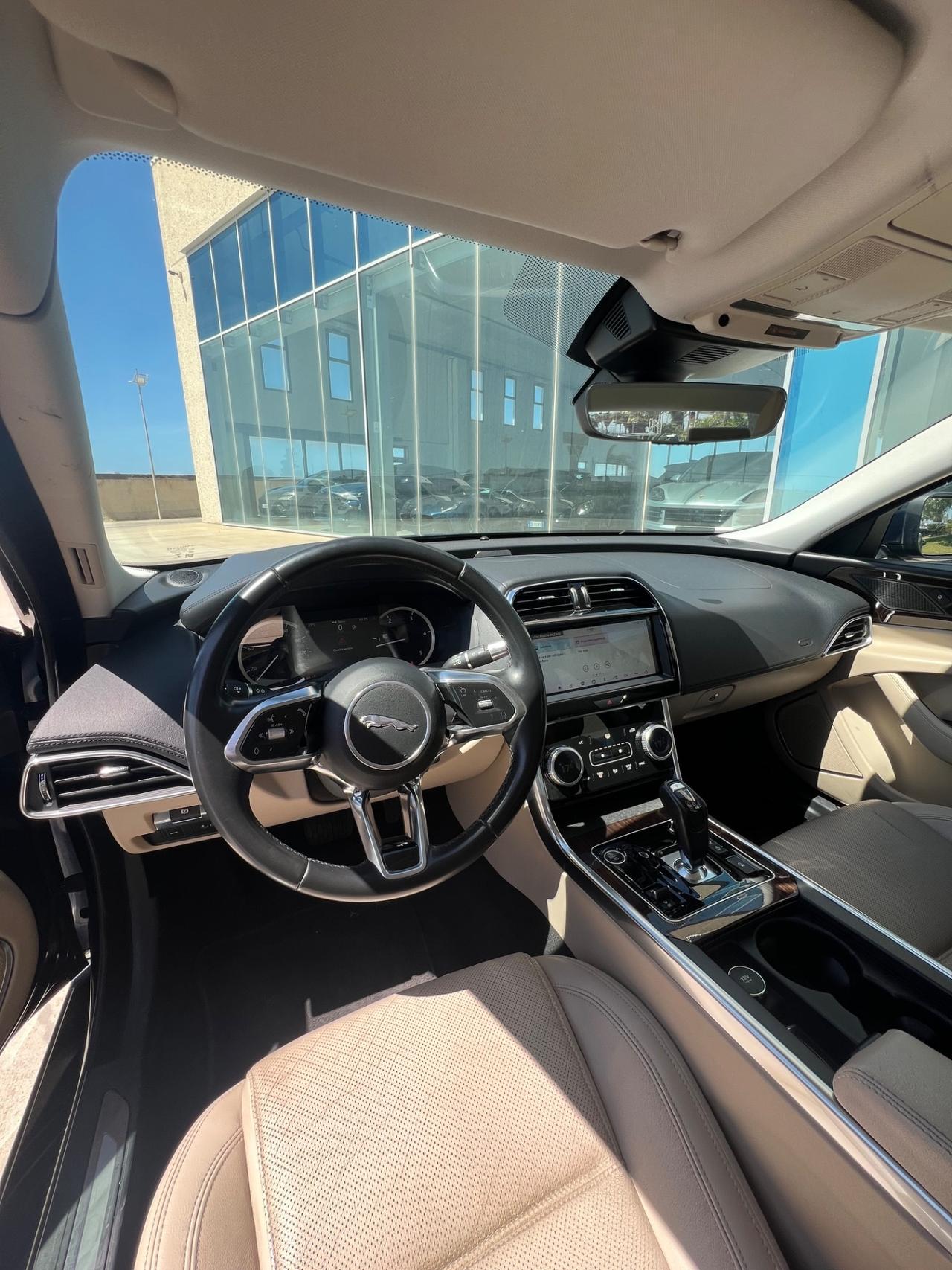 Jaguar XE 2.0d i4S 180cv auto T-stock offerta imperdibile