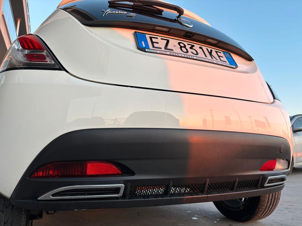 Lancia Ypsilon 1.2 69 CV 5 porte GPL Momo design