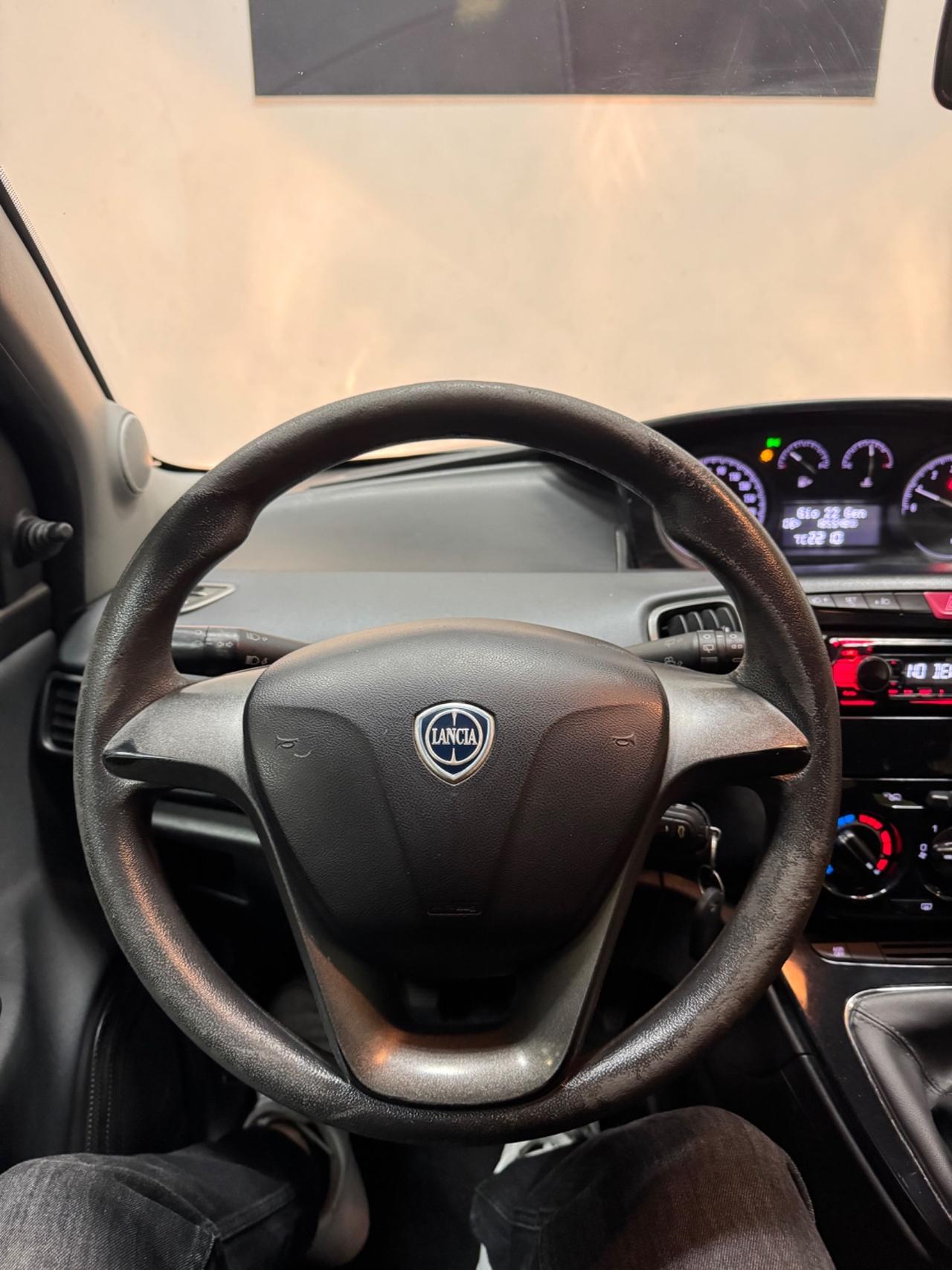 Lancia Ypsilon 1.2 69 CV 5 porte Platinum