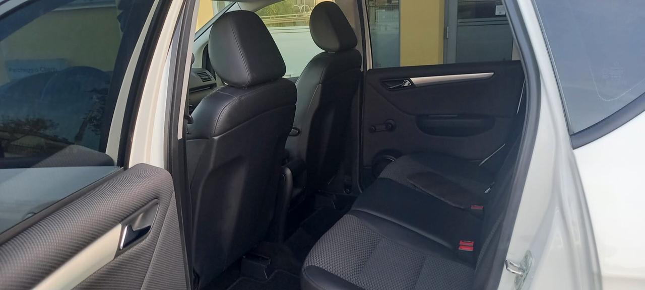 Mercedes-Benz Classe A 180 CDI All. Avantgarde Diesel cc. 1.9 CV. 109 Cambio Automatico 5 Porte 5 Posti Euro 5 Utilizzabile anche per i Neopatentati.