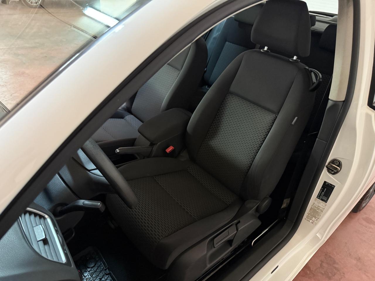 Volkswagen Golf 1.6 TDI DPF DSG 3p. Highline