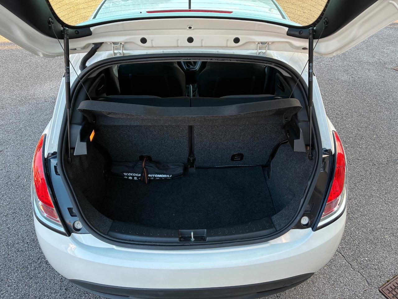 Lancia Ypsilon 1.2 69 CV 5 porte Elefantino