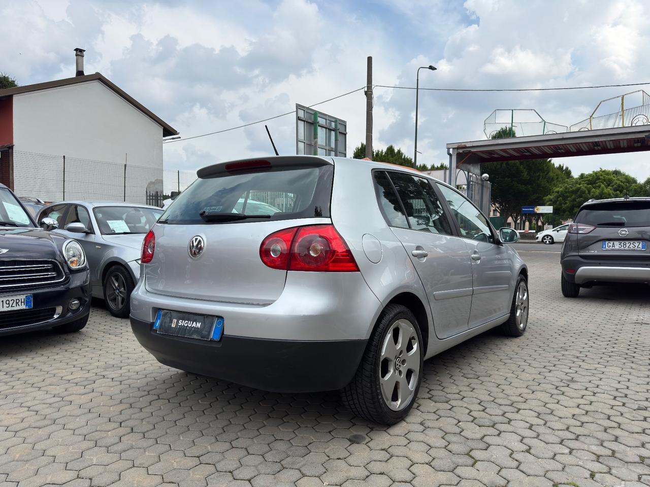 Volkswagen Golf ADATTA A NEOPATENTATI 1.6 16V FSI 5p. Comfortline