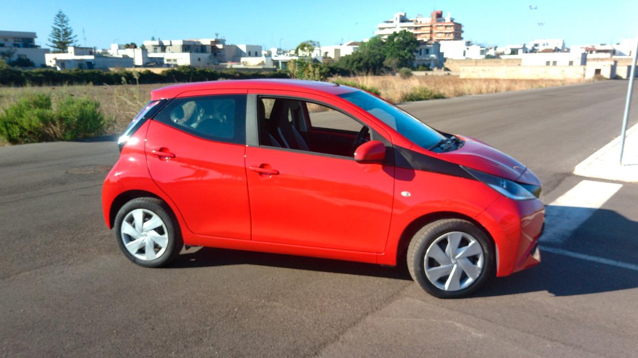 Toyota Aygo 1.0 VVT-i 69 CV 5 porte x-cool TSS