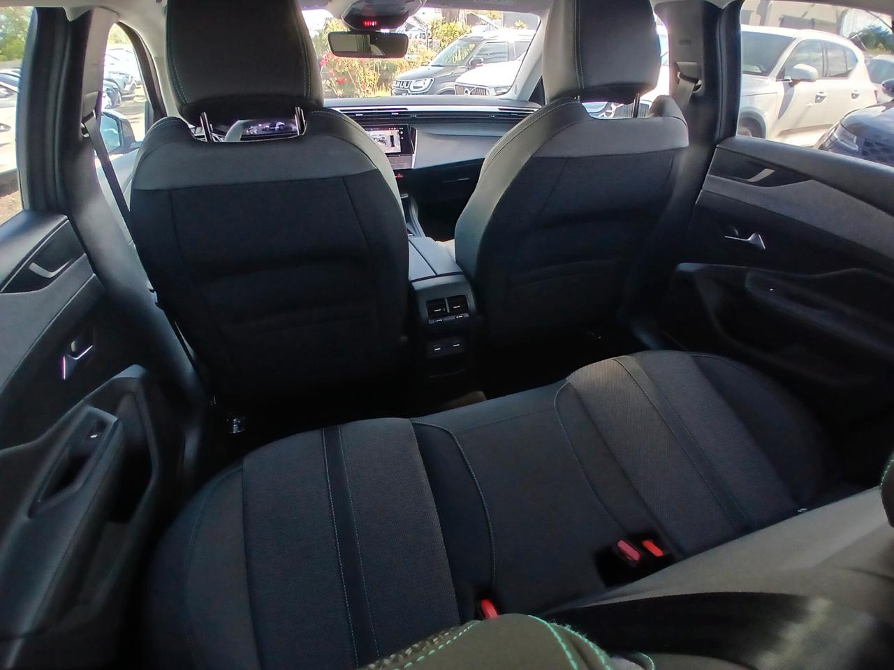 Peugeot 408 Hybrid 136 e-DCS6 Allure
