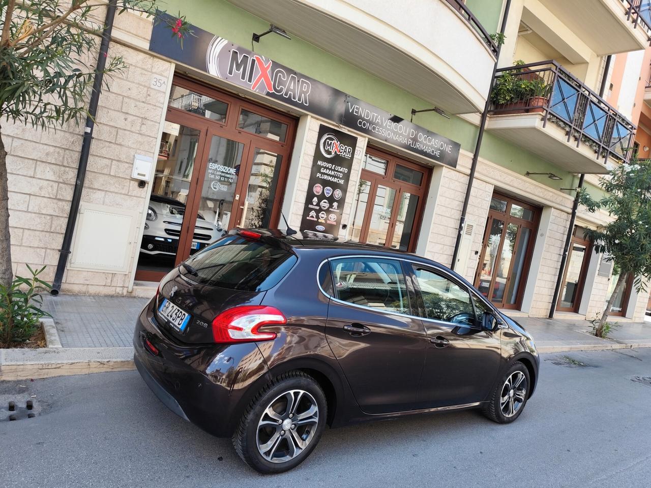Peugeot 208 1.4 HDi 68CV ALLURE NAVI