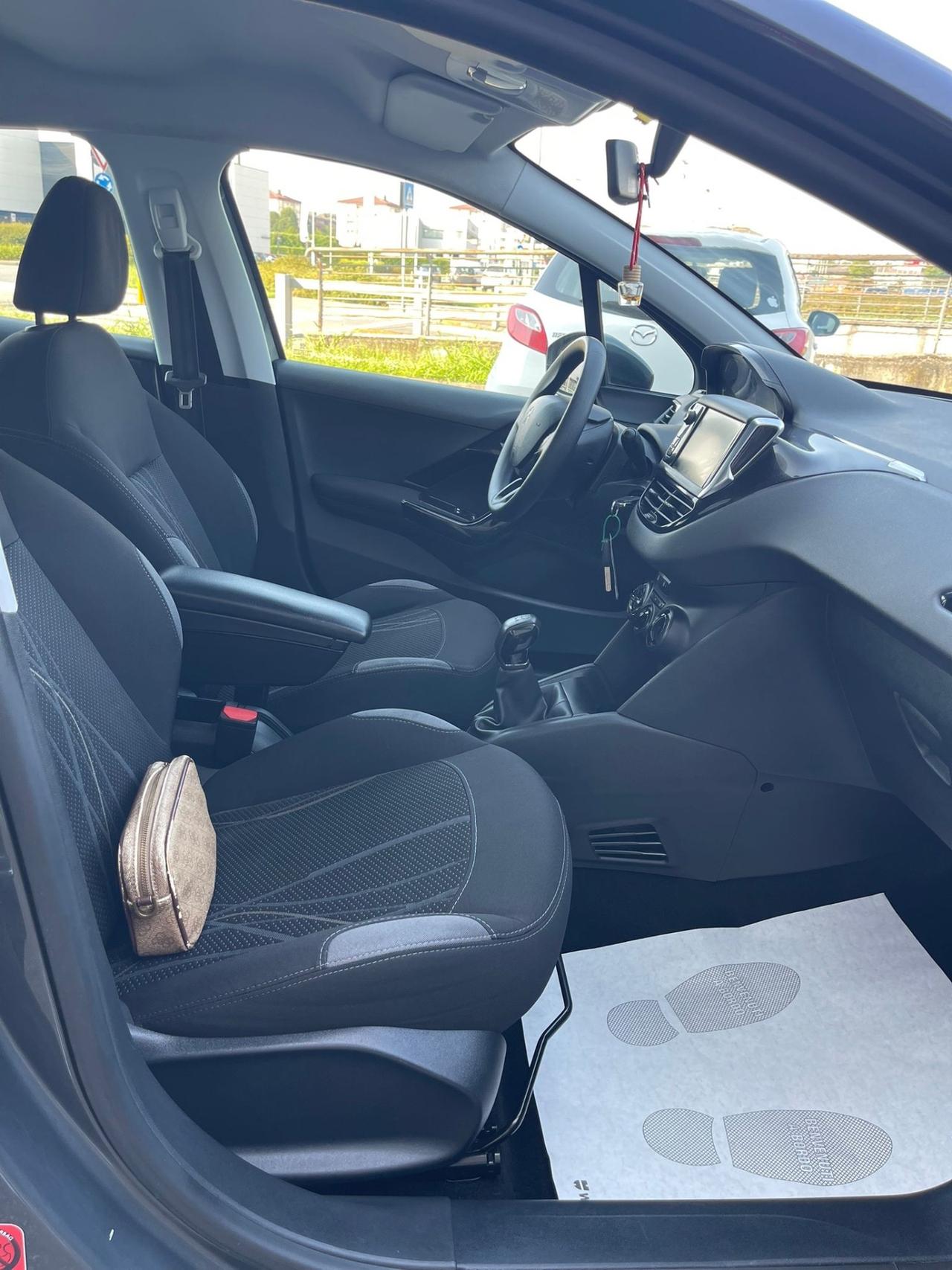 Peugeot 208 PureTech 82 5 porte Allure