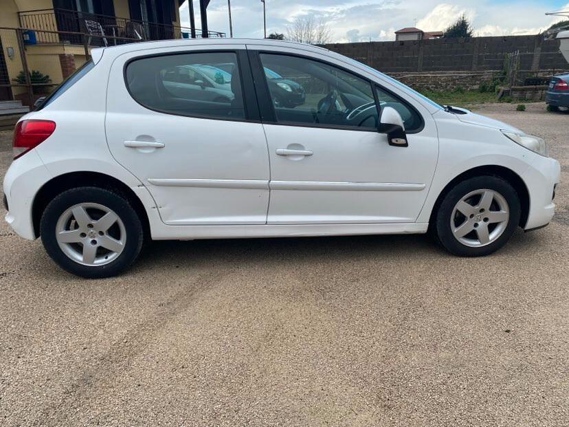 Peugeot 207 1.4 HDi 70CV 5p. Leggi InserzIone