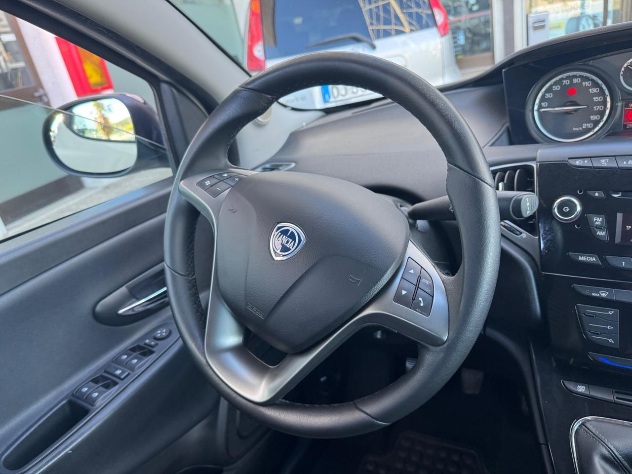 Lancia Ypsilon 1.2 69 CV Platinum 2011