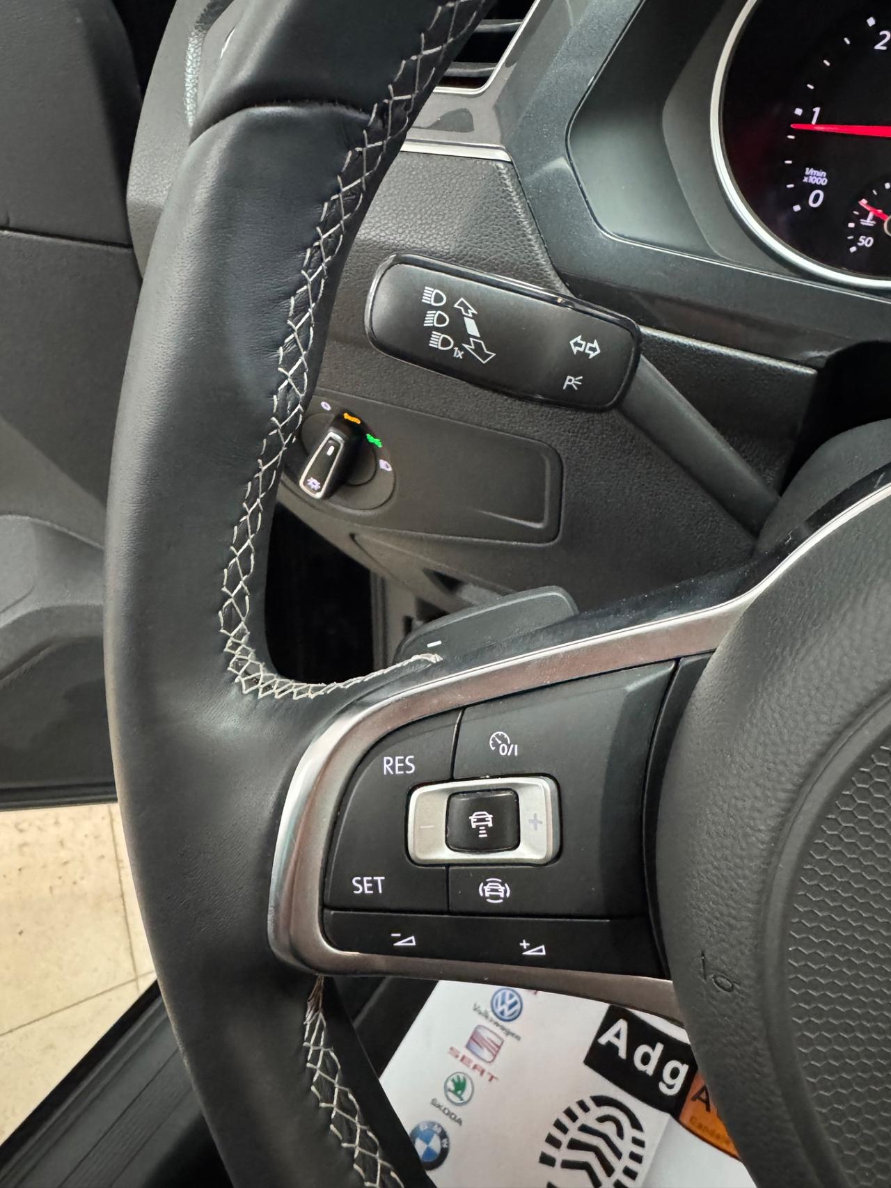 Volkswagen Tiguan 2.0 TDI DSG R line pelle uni pro