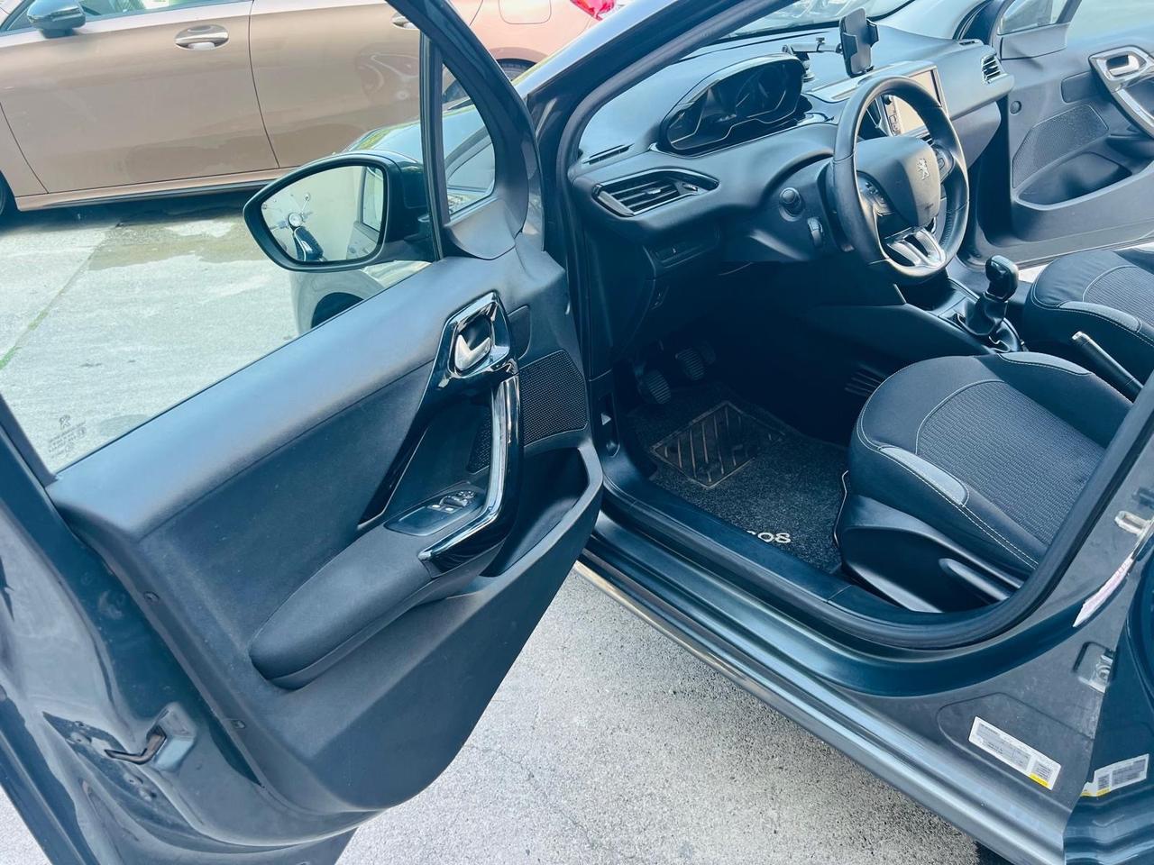 Peugeot 208 PureTech 82 5 porte Allure