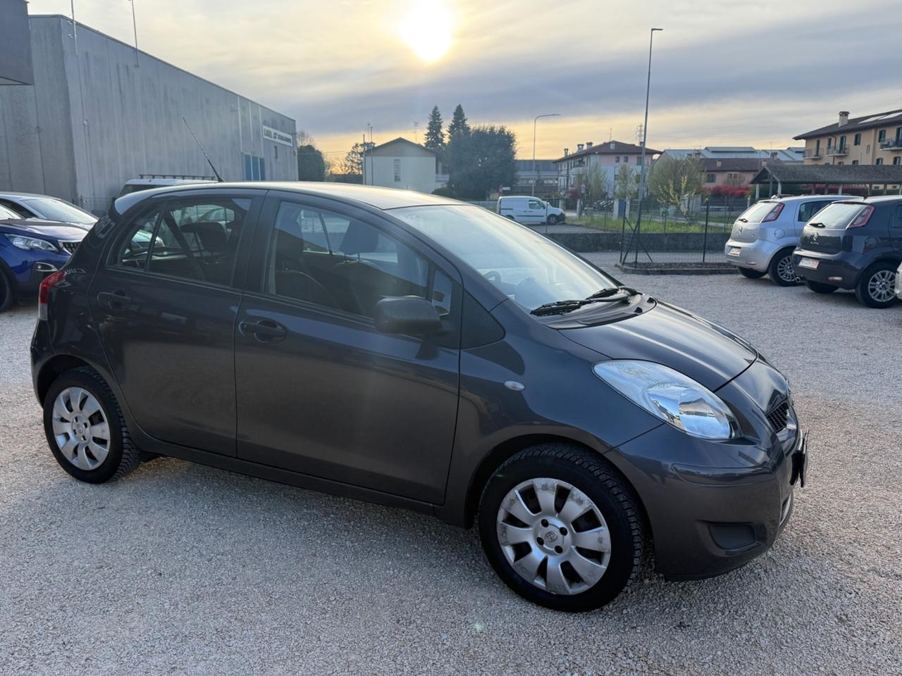 Toyota Yaris 1.0 5 porte Luxury pack