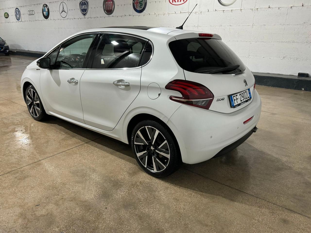 Peugeot 208 BlueHDi 100 5p. GT Line ICE White