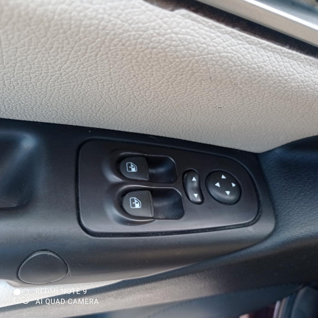 Lancia Ypsilon 1.3 MJT 90 CV Platino automatica