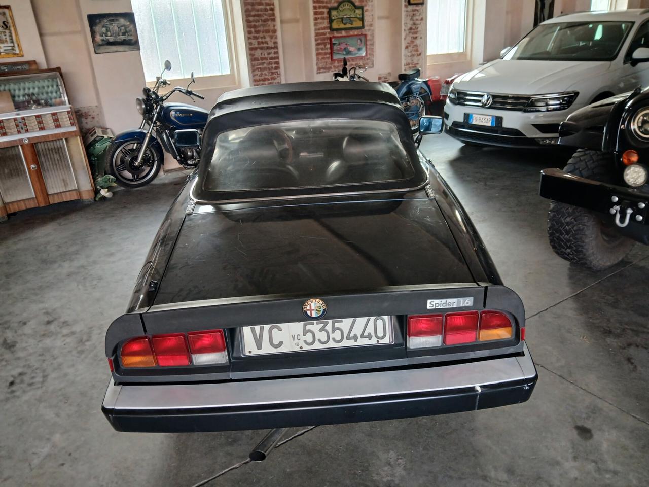 Alfa Romeo Spider 1.6
