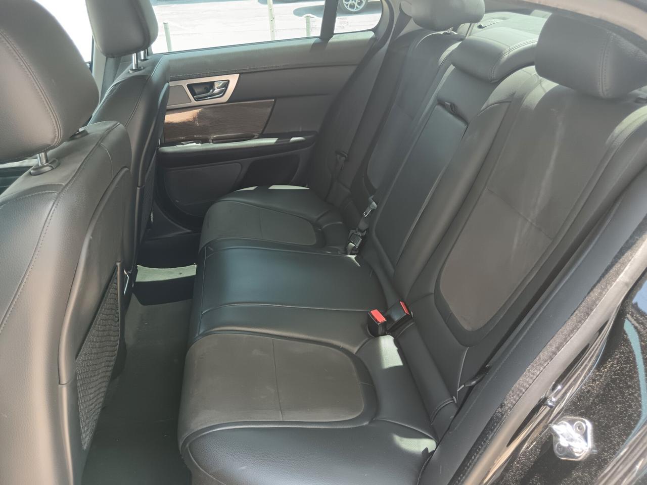 Jaguar XF 2.2 D 200 CV Luxury