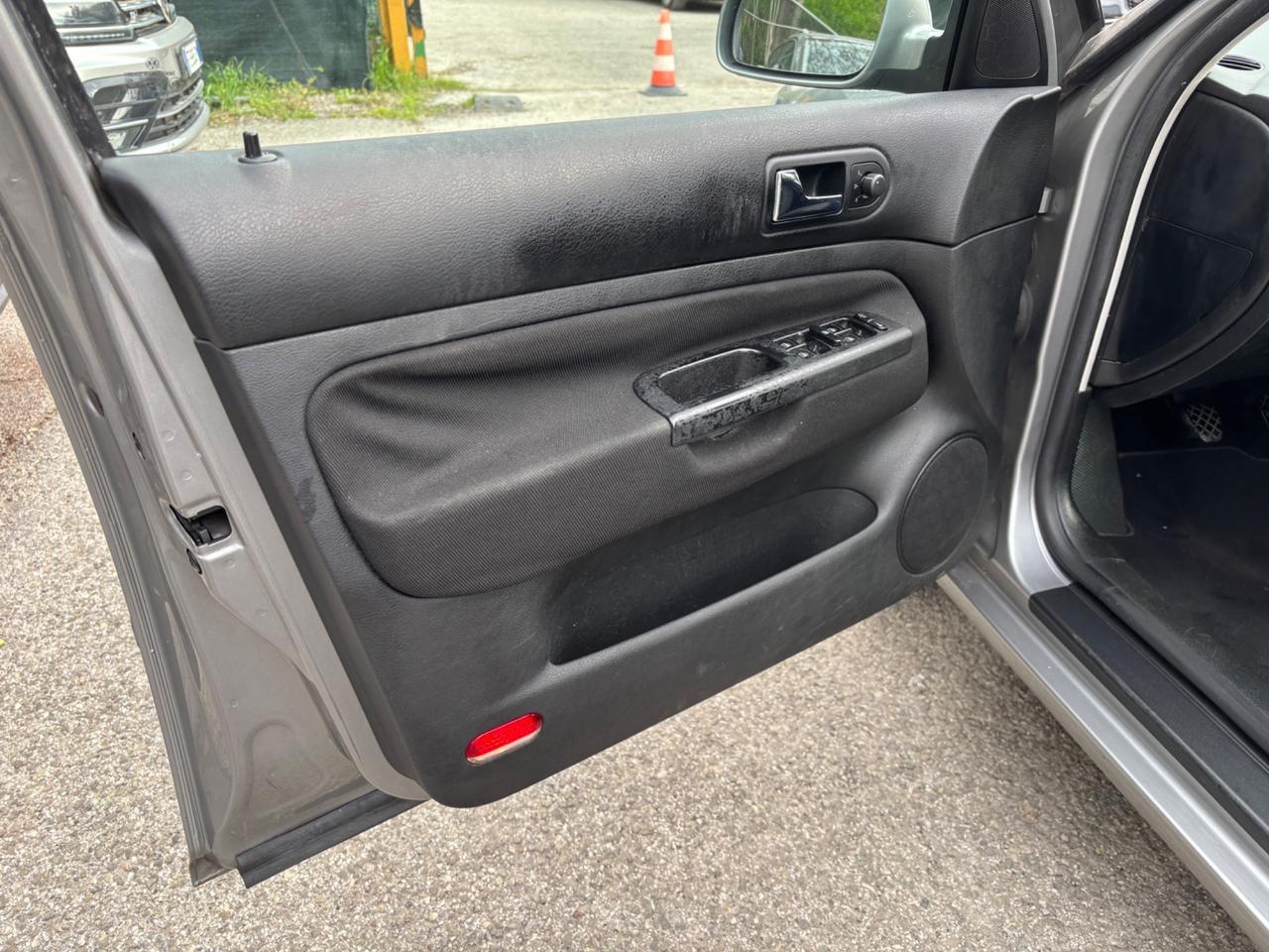 Volkswagen Golf 1.6 5 porte Highline OK NEOPATENTATI