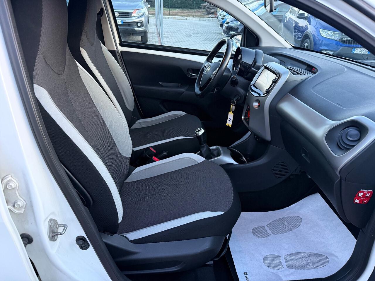 Toyota Aygo 1.0 VVT-i 69 CV 5 porte x-play