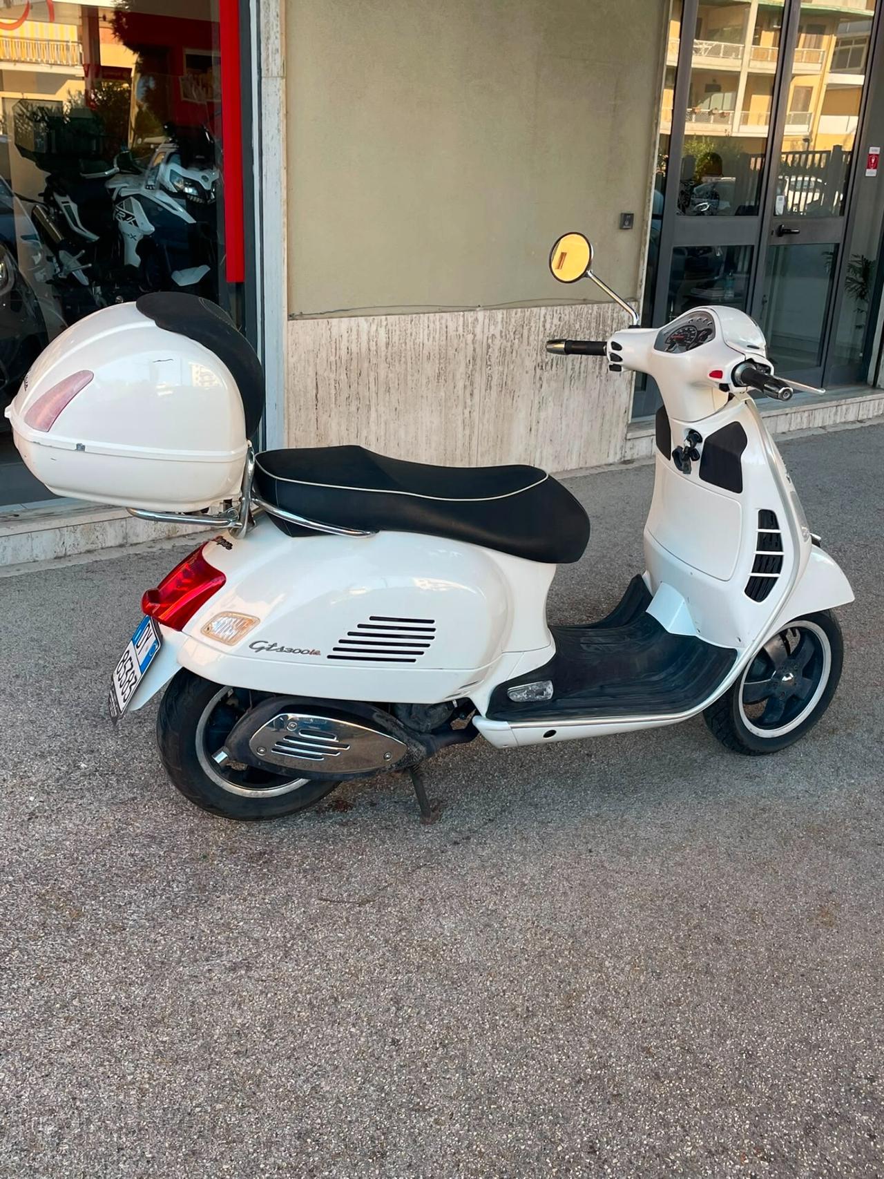 Piaggio Vespa 300 GTS