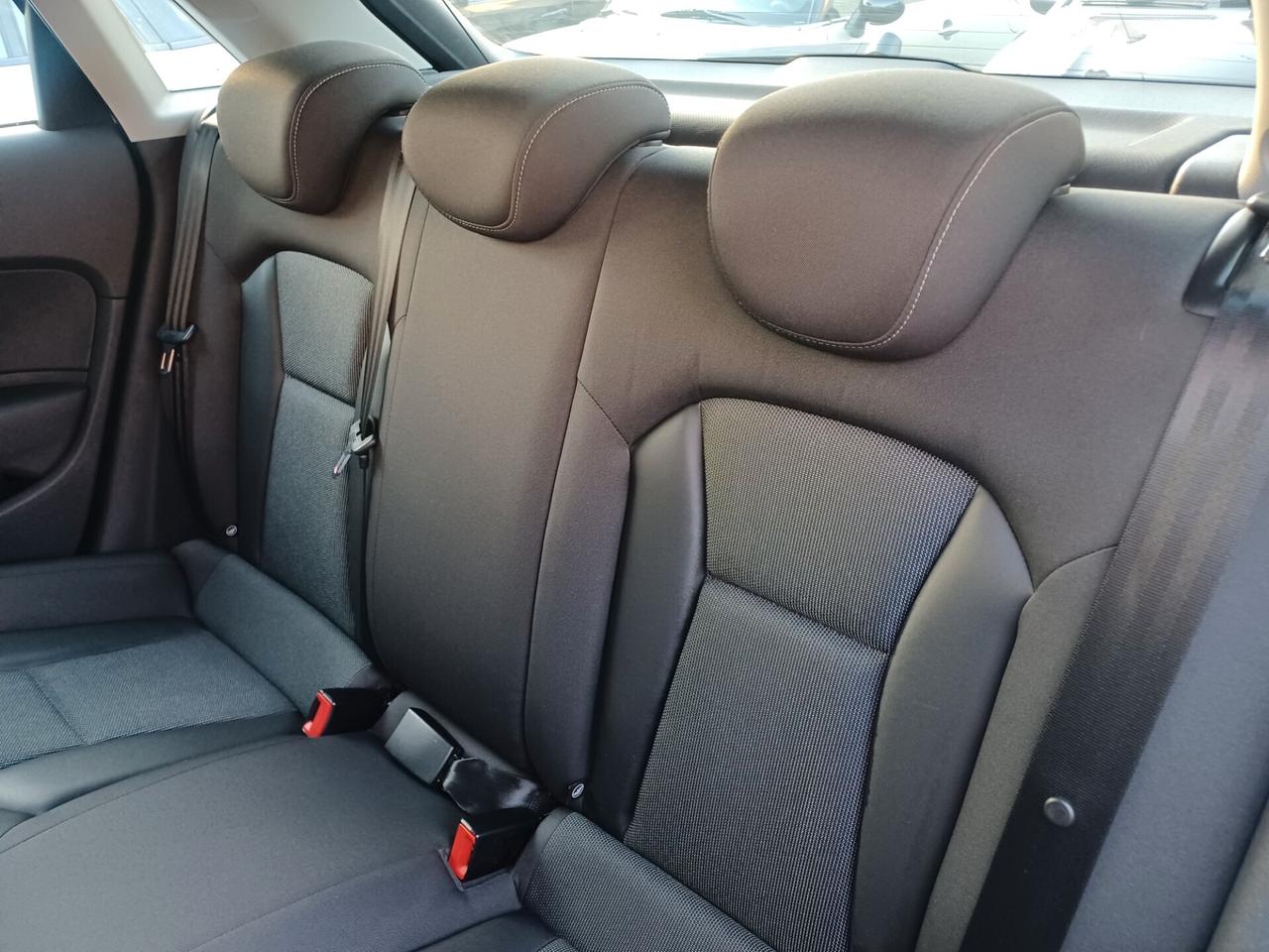 Audi A1 SPORTBACK 1.6 TDI S TRONIC LED BIXENO PDC