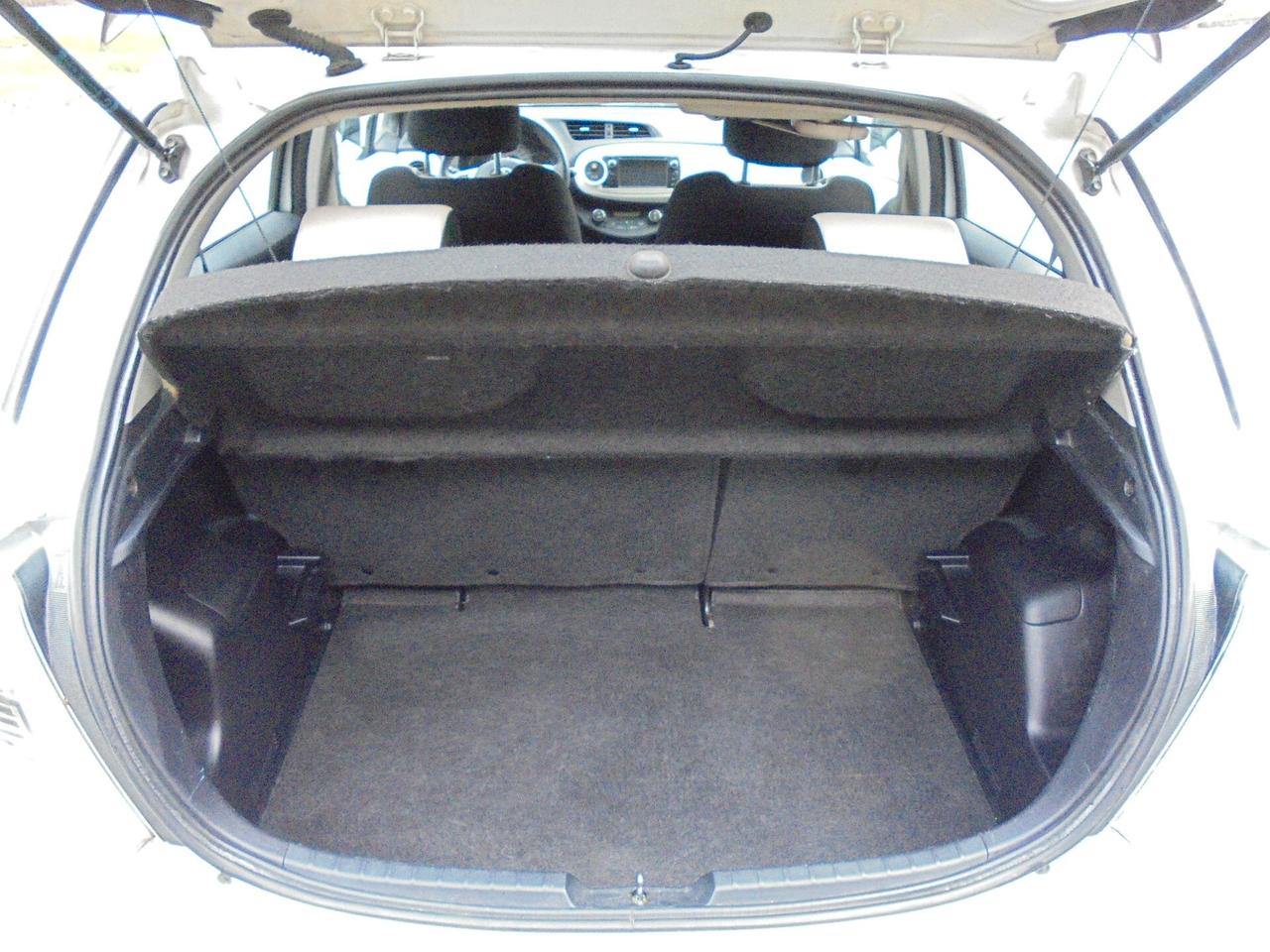 TOYOTA YARIS 1.4 D-4D 5P LOUNGE – UNIPROPRIETARIO-