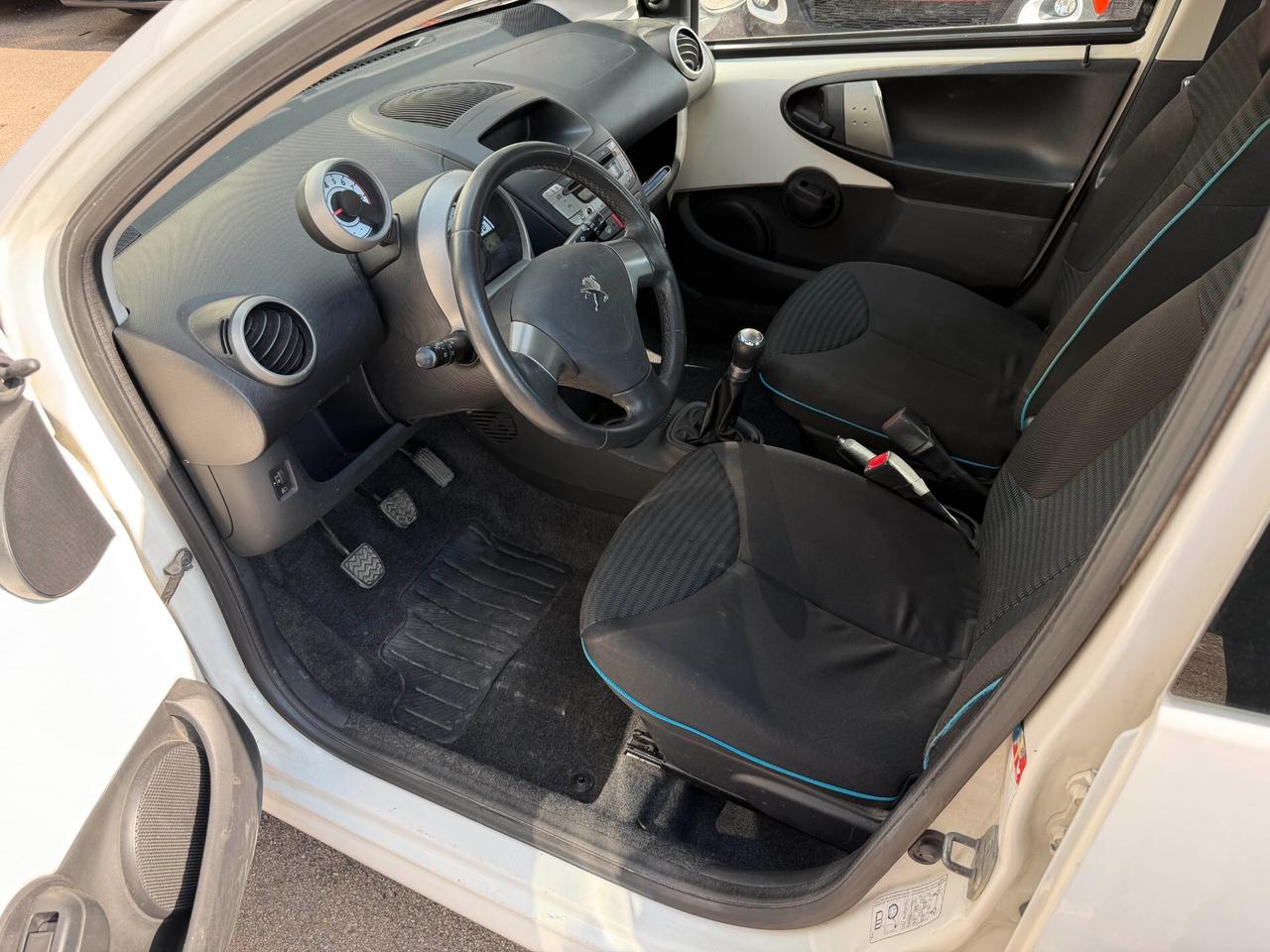 Peugeot 107 1.0 68CV 5p. Urban Move NEOPATENTATI