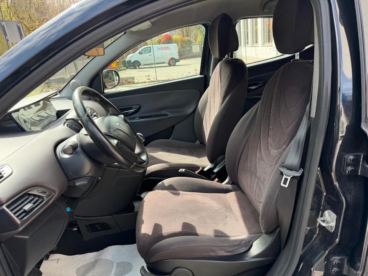 Lancia Ypsilon 1.2 69 CV 5 porte S&S Platinum