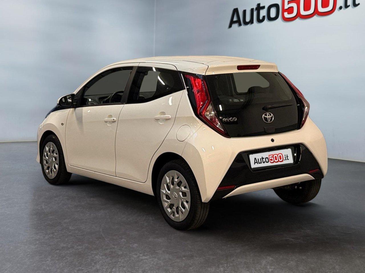 Toyota Aygo 5 Porte Aygo 5p 1.0 x-business m-mt 72cv