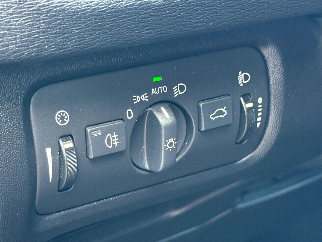 Volvo V40 - 2.0D. |UNIPRO|NAVI