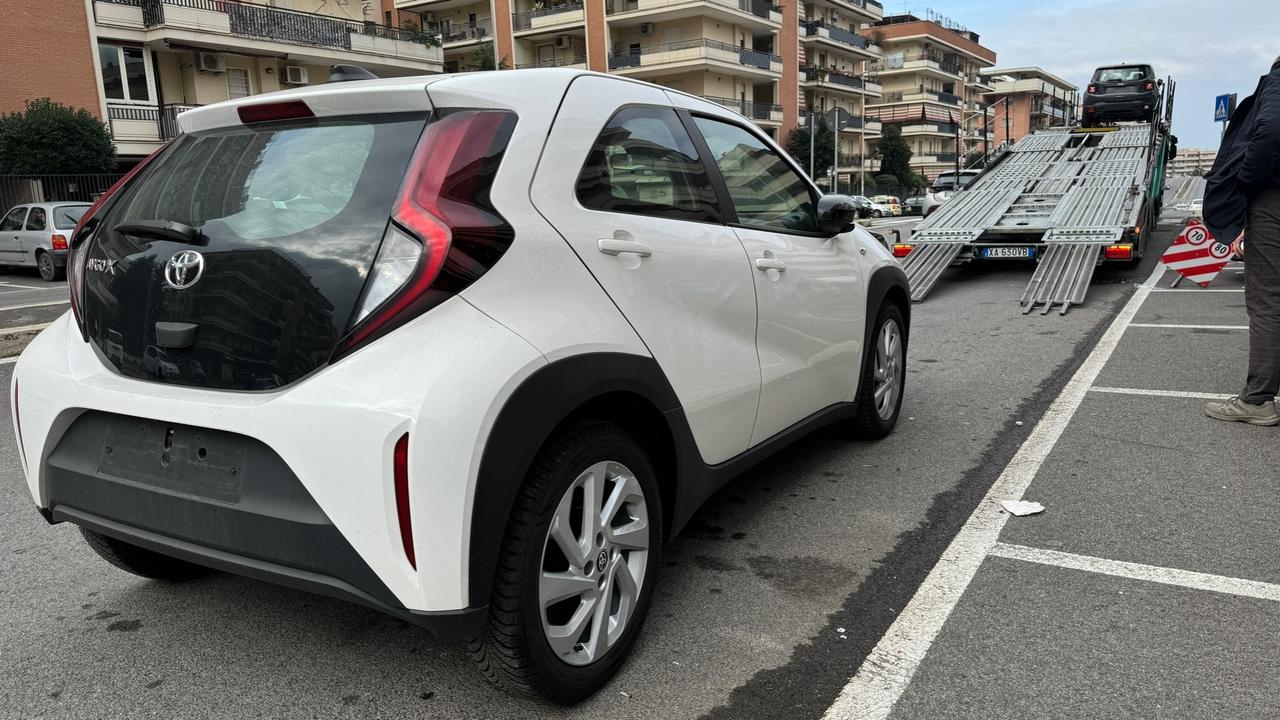 Toyota Aygo X 1.0 VVT-i 72 CV 5 porte Lounge Air S-CVT X PLAY NAVI KAMERA PDC BLUETOOTH CAR PLAY
