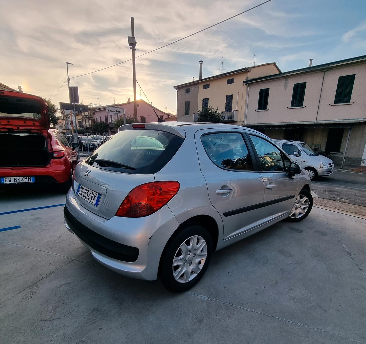 Peugeot 207 1.4 8V 75CV 5p. ONE Line