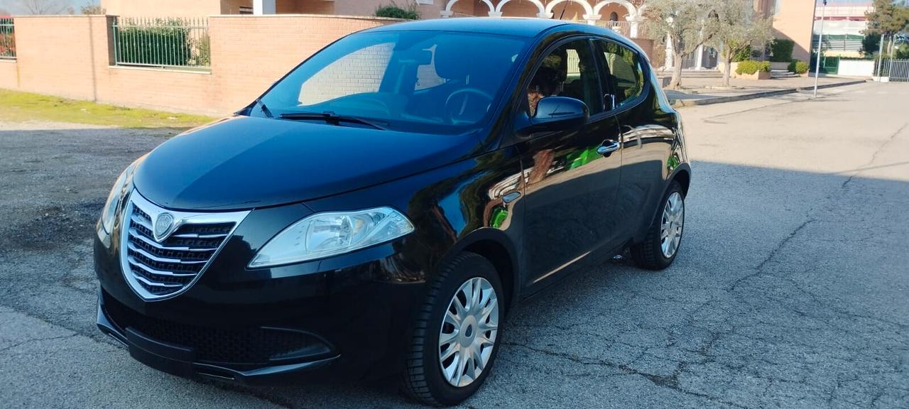 Lancia Ypsilon 1.2 69 CV 5 porte S&S Gold