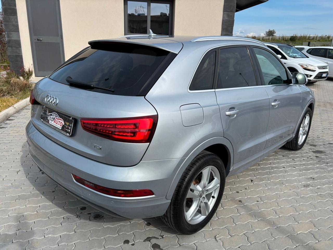 Audi Q3 2.0 TDI 150 CV Sport//.*.