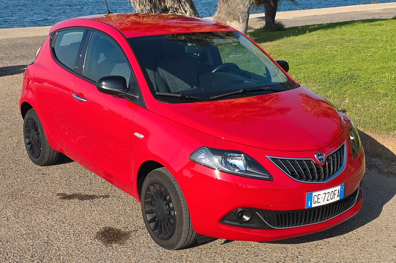 Lancia Ypsilon 1.0 FireFly 5 porte S&S Hybrid Ecochic Silver