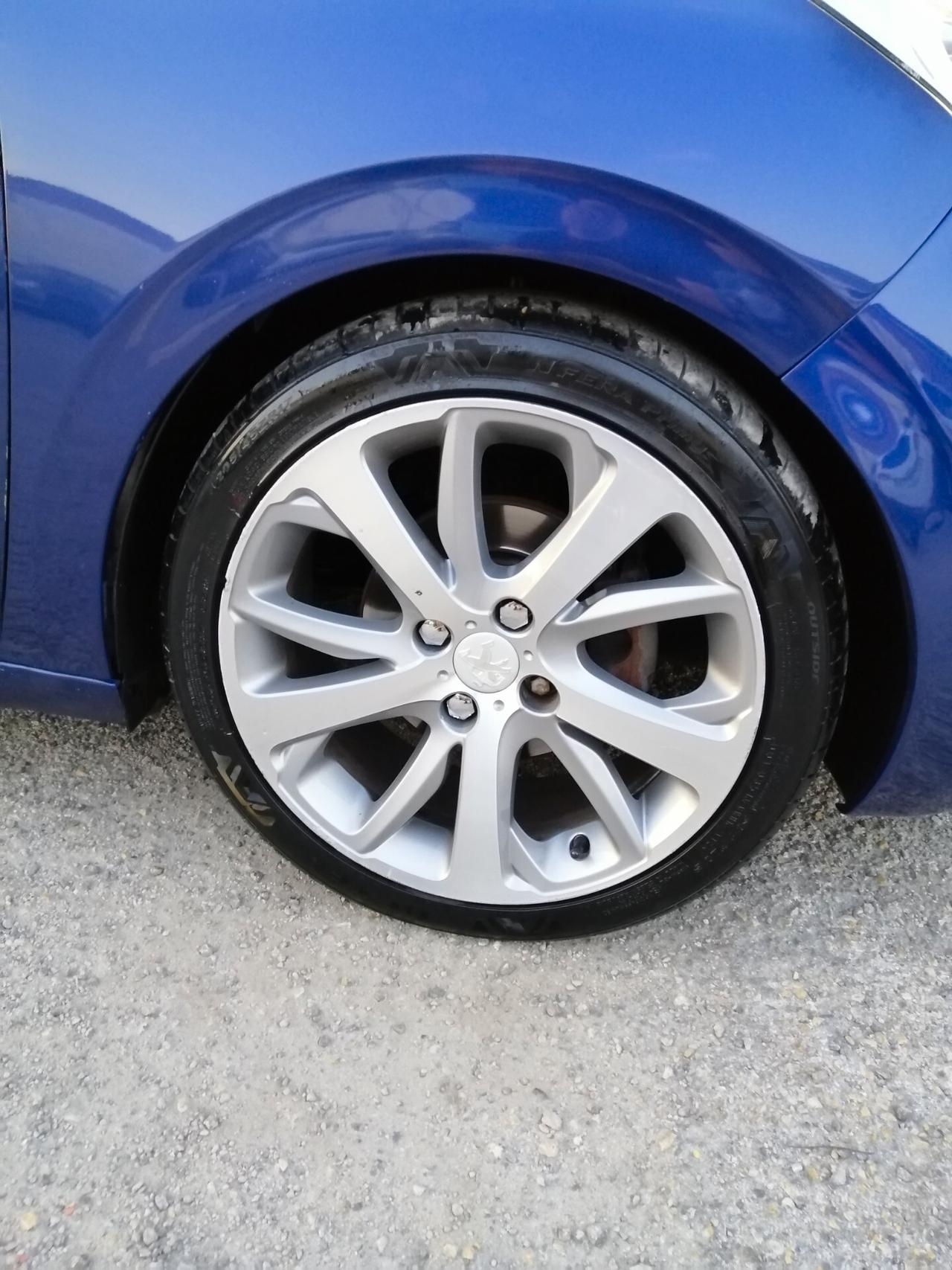 Peugeot 208 1.4 HDi 68 CV 3 porte Allure