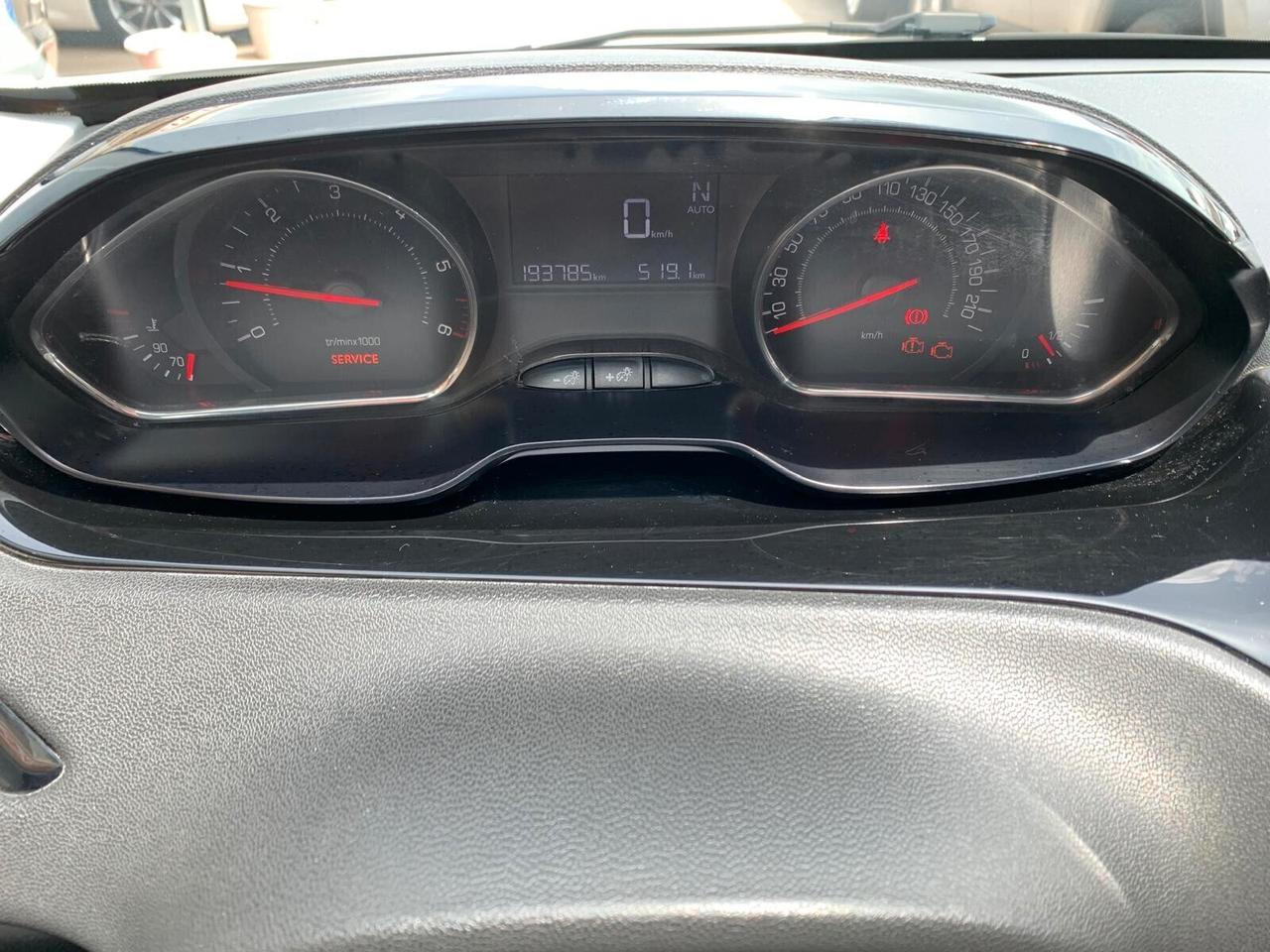 Peugeot 208 1.4 e-HDi 68 CV S&S robotizzato 5 porte Active