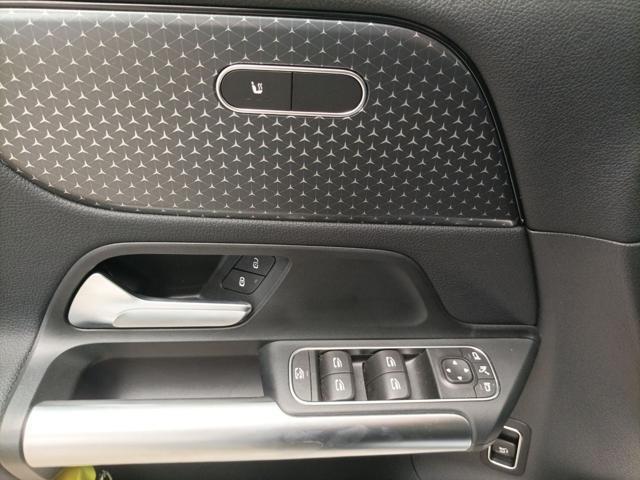 MERCEDES-BENZ GLA 180 Automatic Progressive Advanced